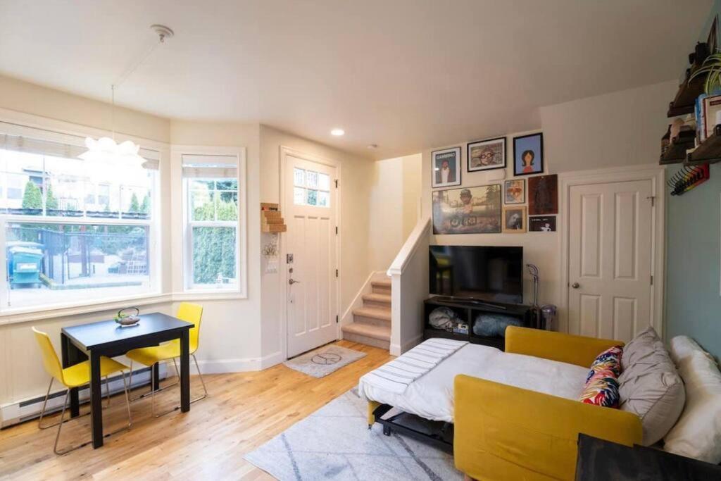 Adorable Cozy House With Parking And Loft! Vila Seattle Exterior foto