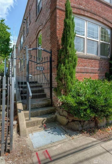Adorable Cozy House With Parking And Loft! Vila Seattle Exterior foto