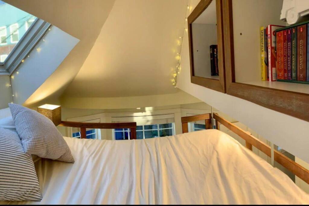 Adorable Cozy House With Parking And Loft! Vila Seattle Exterior foto