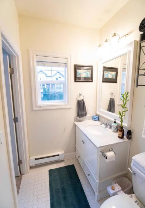 Adorable Cozy House With Parking And Loft! Vila Seattle Exterior foto