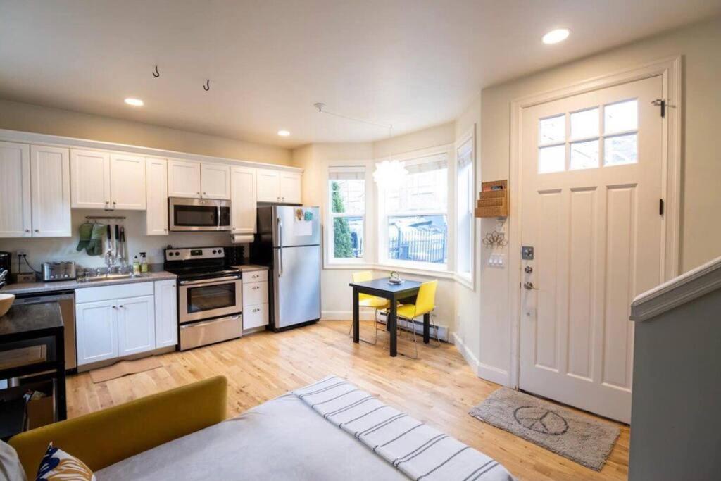 Adorable Cozy House With Parking And Loft! Vila Seattle Exterior foto