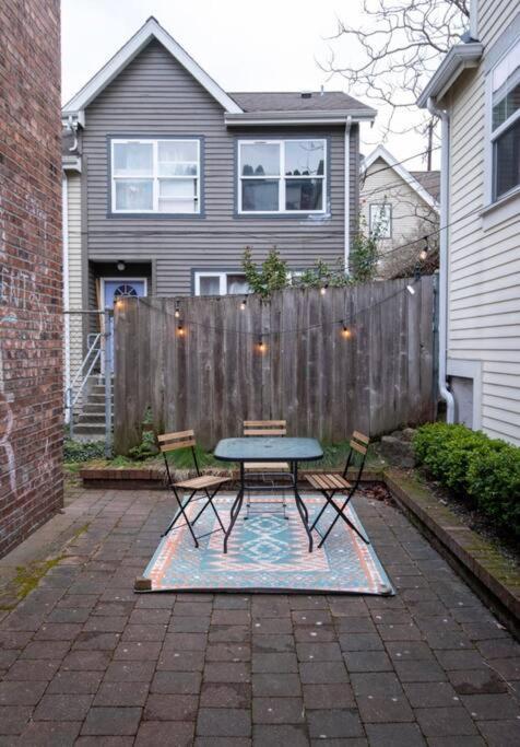 Adorable Cozy House With Parking And Loft! Vila Seattle Exterior foto